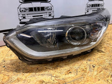 Laden Sie das Bild in den Galerie-Viewer, Frontscheinwerfer Kia Ceed J79211010 Links Scheinwerfer Headlight SCH1572706889uu