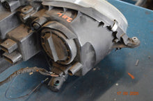 Laden Sie das Bild in den Galerie-Viewer, Frontscheinwerfer Mercedes-Benz W211 SLG6634 Links Scheinwerfer Headlight SCH1573024583up