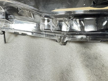 Laden Sie das Bild in den Galerie-Viewer, Frontscheinwerfer Toyota Corolla 16-183 Links Scheinwerfer Headlight SCH1579416194sm