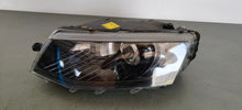 Laden Sie das Bild in den Galerie-Viewer, Frontscheinwerfer Skoda Octavia III 5E1941015B Xenon Links Headlight SCH1594447904sm
