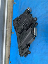 Laden Sie das Bild in den Galerie-Viewer, Frontscheinwerfer Skoda Superb III 3V1941015EMDE9224301 Links Headlight SCH1605353366xf