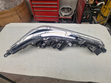 Load image into Gallery viewer, Frontscheinwerfer Toyota Corolla 81170-02X10 Links Scheinwerfer Headlight SCH1607036706vf