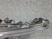 Laden Sie das Bild in den Galerie-Viewer, Frontscheinwerfer Toyota Corolla 81110-02X10 LED Rechts Scheinwerfer Headlight SCH1608859190gk