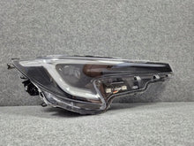Laden Sie das Bild in den Galerie-Viewer, Frontscheinwerfer Toyota Corolla 81110-02X10 LED Rechts Scheinwerfer Headlight SCH1608859190gk