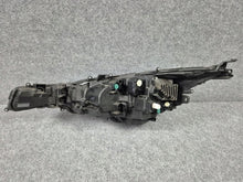 Laden Sie das Bild in den Galerie-Viewer, Frontscheinwerfer Toyota Corolla 81110-02X10 LED Rechts Scheinwerfer Headlight SCH1608859190gk