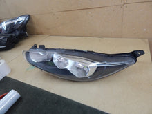 Laden Sie das Bild in den Galerie-Viewer, Frontscheinwerfer Ford Fiesta I C1BB-13W030 Links Scheinwerfer Headlight SCH1642252191fv