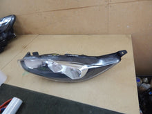 Laden Sie das Bild in den Galerie-Viewer, Frontscheinwerfer Ford Fiesta I C1BB-13W030 Links Scheinwerfer Headlight SCH1642252191fv