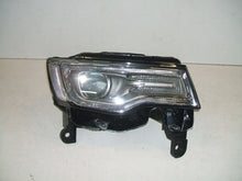 Laden Sie das Bild in den Galerie-Viewer, Frontscheinwerfer Jeep Grand Cherokee Wk2 68144708AE Xenon Rechts Headlight SCH1650136687yf