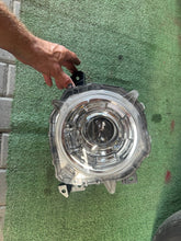 Laden Sie das Bild in den Galerie-Viewer, Frontscheinwerfer Suzuki Jimny 84JLED LED Rechts Scheinwerfer Headlight SCH1676827620lv