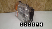 Laden Sie das Bild in den Galerie-Viewer, Frontscheinwerfer Land Rover I Discovery AM-300576 Rechts Scheinwerfer Headlight SCH1676947310gr