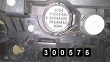 Laden Sie das Bild in den Galerie-Viewer, Frontscheinwerfer Land Rover I Discovery AM-300576 Rechts Scheinwerfer Headlight SCH1676947310gr
