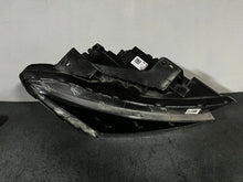 Load image into Gallery viewer, Frontscheinwerfer Hyundai Bayon 92102Q0600 Rechts Scheinwerfer Headlight SCH1709321928bx