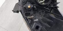 Laden Sie das Bild in den Galerie-Viewer, Frontscheinwerfer Mazda II DG8051040 DG8051030 Ein Satz Scheinwerfer Headlight SCH1726977083kq