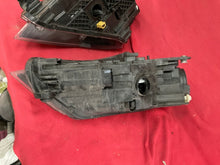 Laden Sie das Bild in den Galerie-Viewer, Frontscheinwerfer Skoda Superb III 3V1941016A Xenon Ein Satz Headlight SCH1728898632qp