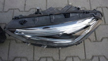 Laden Sie das Bild in den Galerie-Viewer, Frontscheinwerfer Mercedes-Benz Gla A2479064105 LED Rechts oder Links SCH1729835332nb