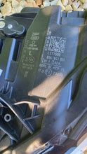 Load image into Gallery viewer, Frontscheinwerfer Audi Q2 81A941011 1277996 Ein Satz Scheinwerfer Headlight SCH1734945688ae