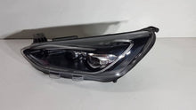 Laden Sie das Bild in den Galerie-Viewer, Frontscheinwerfer Ford Focus JX7813E017AH Links Scheinwerfer Headlight SCH1759240913fh