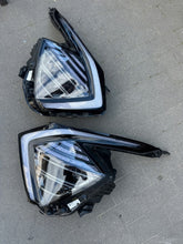 Laden Sie das Bild in den Galerie-Viewer, Frontscheinwerfer Kia Sportage 92102R2100 Ein Stück (Rechts oder Links) SCH1774371696lc