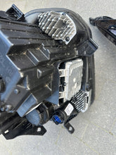Laden Sie das Bild in den Galerie-Viewer, Frontscheinwerfer Kia Sportage 92102R2100 Ein Stück (Rechts oder Links) SCH1774371696lc
