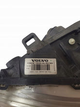 Laden Sie das Bild in den Galerie-Viewer, Frontscheinwerfer Volvo S60 31358100 89907464 Rechts Scheinwerfer Headlight SCH1790947664tf