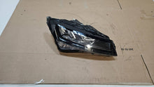 Laden Sie das Bild in den Galerie-Viewer, Frontscheinwerfer Skoda III 3V1941016 LED Rechts Scheinwerfer Headlight SCH1817021149xa
