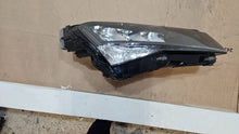 Laden Sie das Bild in den Galerie-Viewer, Frontscheinwerfer Skoda III 3V1941016 LED Rechts Scheinwerfer Headlight SCH1817021149xa
