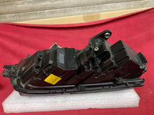 Laden Sie das Bild in den Galerie-Viewer, Frontscheinwerfer Skoda Octavia III 5E1941015D Full LED Links Headlight SCH1819599666na