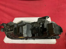 Laden Sie das Bild in den Galerie-Viewer, Frontscheinwerfer Skoda Octavia III 5E1941015D Full LED Links Headlight SCH1819599666na