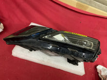 Laden Sie das Bild in den Galerie-Viewer, Frontscheinwerfer Skoda Octavia III 5E1941015D Full LED Links Headlight SCH1819599666na