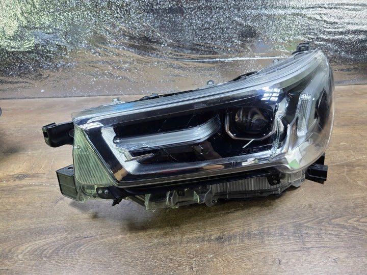 Frontscheinwerfer Toyota Hilux VIII 0K-183 Links Scheinwerfer Headlight SCH1820008801ex