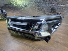 Laden Sie das Bild in den Galerie-Viewer, Frontscheinwerfer Toyota Hilux VIII 0K-183 Links Scheinwerfer Headlight SCH1820008801ex