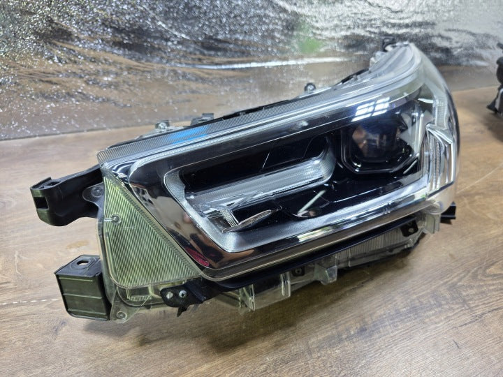 Frontscheinwerfer Toyota Hilux VIII 0K-183 Links Scheinwerfer Headlight SCH1820008801ex