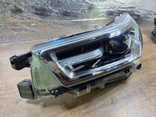 Laden Sie das Bild in den Galerie-Viewer, Frontscheinwerfer Toyota Hilux VIII 0K-183 Links Scheinwerfer Headlight SCH1820008801ex