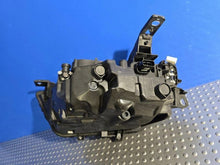 Laden Sie das Bild in den Galerie-Viewer, Frontscheinwerfer Opel Astra L 9840160780 Rechts Scheinwerfer Headlight SCH1824398914ve