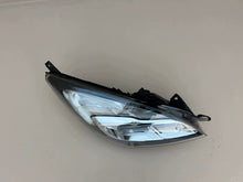 Laden Sie das Bild in den Galerie-Viewer, Frontscheinwerfer Opel Meriva B 13372320 Rechts Scheinwerfer Headlight SCH1832510684he