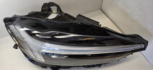 Load image into Gallery viewer, Frontscheinwerfer Volvo 32337379 LED Rechts Scheinwerfer Headlight SCH1854298526ph
