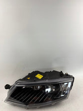 Laden Sie das Bild in den Galerie-Viewer, Frontscheinwerfer Skoda Octavia III 5E1941015B Xenon Links Headlight SCH1869768184nb