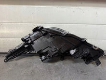 Laden Sie das Bild in den Galerie-Viewer, Frontscheinwerfer Toyota Corolla 8115002T51-00 Ein Satz Scheinwerfer Headlight SCH1876547723rm