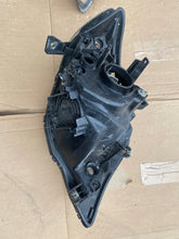 Laden Sie das Bild in den Galerie-Viewer, Frontscheinwerfer Honda City P5658 Links Scheinwerfer Headlight SCH1918615435ou