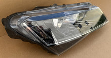 Laden Sie das Bild in den Galerie-Viewer, Frontscheinwerfer Skoda Superb III 3V1941016B Xenon Rechts Headlight SCH1921331615of