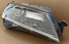 Laden Sie das Bild in den Galerie-Viewer, Frontscheinwerfer Skoda Superb III 3V1941016B Xenon Rechts Headlight SCH1921331615of