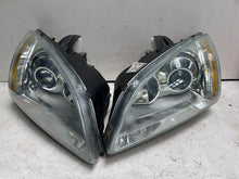 Laden Sie das Bild in den Galerie-Viewer, Frontscheinwerfer Ford Focus 4M5113W030EC Xenon Ein Satz Scheinwerfer Headlight SCH1928355564hx