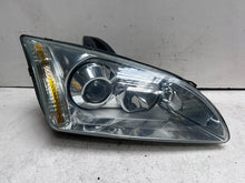 Laden Sie das Bild in den Galerie-Viewer, Frontscheinwerfer Ford Focus 4M5113W030EC Xenon Ein Satz Scheinwerfer Headlight SCH1928355564hx