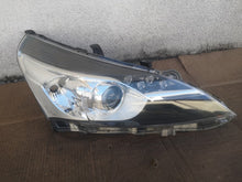 Laden Sie das Bild in den Galerie-Viewer, Frontscheinwerfer Toyota Corolla Verso 81110-0F181-00 Rechts Headlight SCH1929179967wa