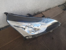 Laden Sie das Bild in den Galerie-Viewer, Frontscheinwerfer Toyota Corolla Verso 81110-0F181-00 Rechts Headlight SCH1929179967wa