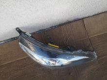 Laden Sie das Bild in den Galerie-Viewer, Frontscheinwerfer Toyota Corolla Verso 81110-0F181-00 Rechts Headlight SCH1929179967wa