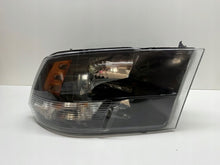Laden Sie das Bild in den Galerie-Viewer, Frontscheinwerfer Dodge Ram 1500 Ds 68001484 Rechts Scheinwerfer Headlight SCH1929377475cz