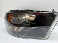 Laden Sie das Bild in den Galerie-Viewer, Frontscheinwerfer Dodge Ram 1500 Ds 68001484 Rechts Scheinwerfer Headlight SCH1929377475cz