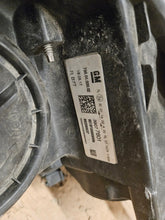 Laden Sie das Bild in den Galerie-Viewer, Frontscheinwerfer Opel Astra 39077801 Rechts Scheinwerfer Headlight SCH1935628847fp