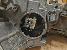 Laden Sie das Bild in den Galerie-Viewer, Frontscheinwerfer Opel Astra 39077801 Rechts Scheinwerfer Headlight SCH1935628847fp